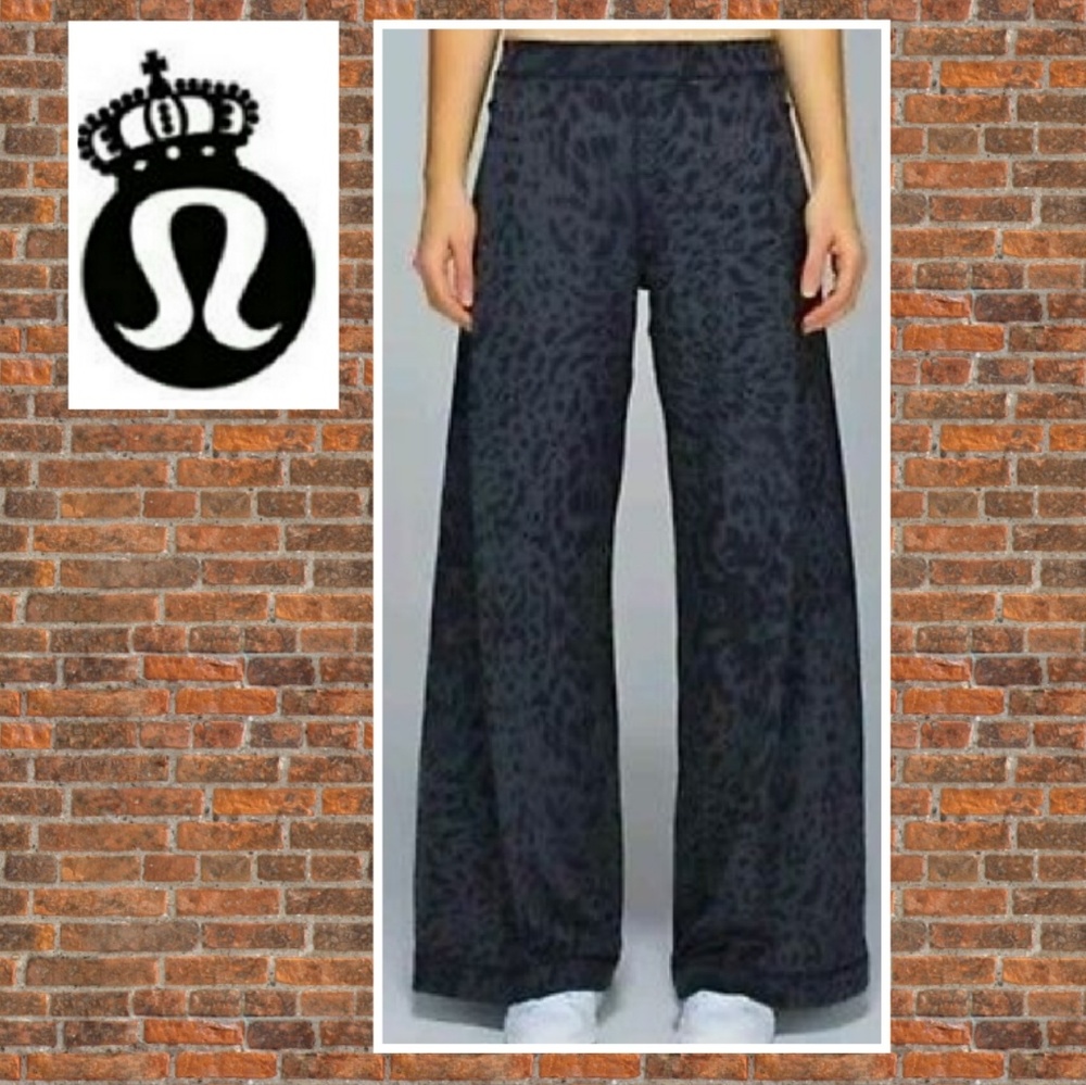 LULULEMON 6 FOLD ANIMAL PRINT PANTS SIZE 8